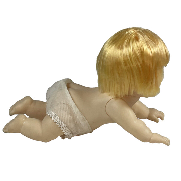 Fibre Craft Crawling Baby Doll 3079 Blue Sleepy Eyes Blond Vintage 7 in Long - Picture 3 of 8